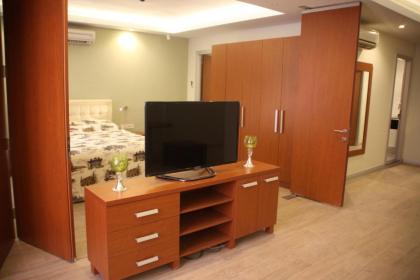 Honey House Apartment - image 9