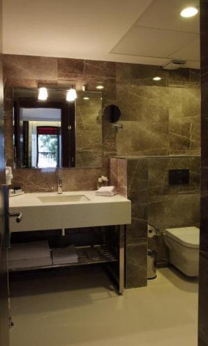 Tuzla Town Hotel - image 5