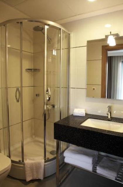 Tuzla Town Hotel - image 8