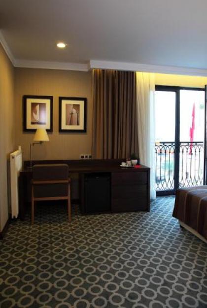 Tuzla Town Hotel - image 9