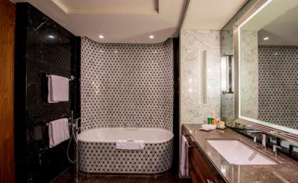 Hilton Istanbul Bomonti Hotel & Conference Center - image 11