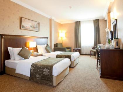 Oran Hotel - image 1
