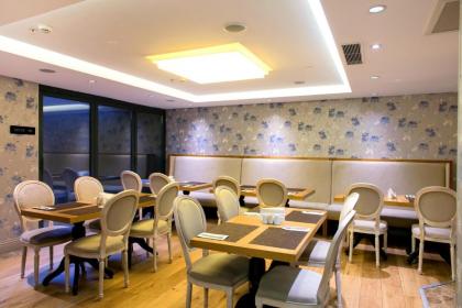 GK Regency Suites Hotel - image 9
