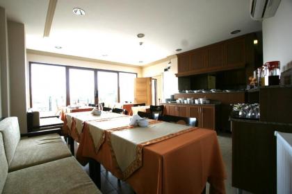 Grand Peninsula Hotel - image 10