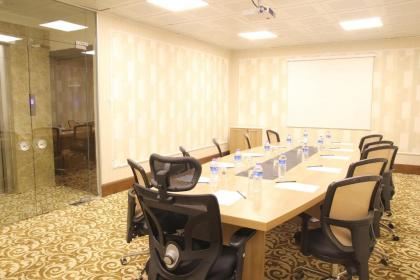 K Suites Hotel - image 11