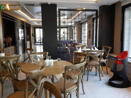 K Suites Hotel - image 18