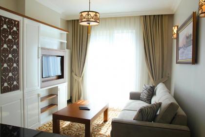 K Suites Hotel - image 2