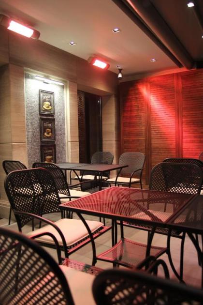 K Suites Hotel - image 6