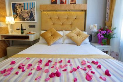 Just Inn Hotel - image 1