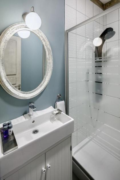 Loka Suites - image 6