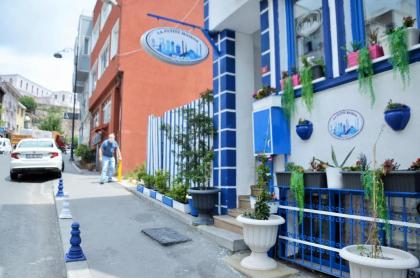 La Petite Maison Hotel - image 16
