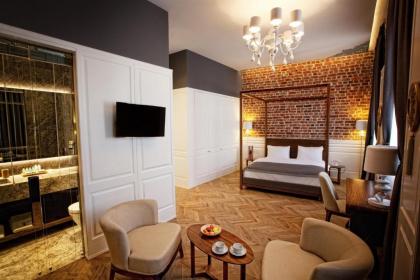 Hotel Miniature - image 1
