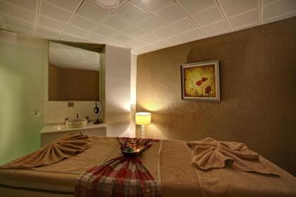 White Monarch Hotel - image 12