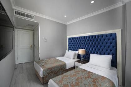 White Monarch Hotel - image 5