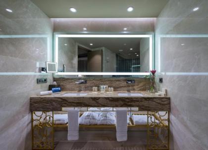 Hilton Istanbul Kozyatagi - image 7