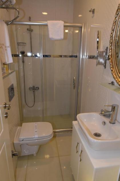 Diamond Royal Hotel - image 14