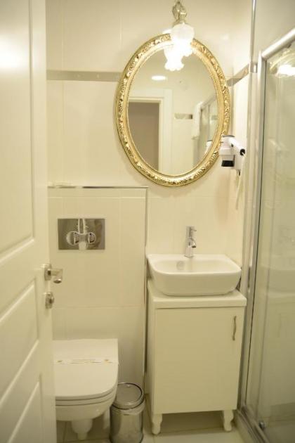 Diamond Royal Hotel - image 2