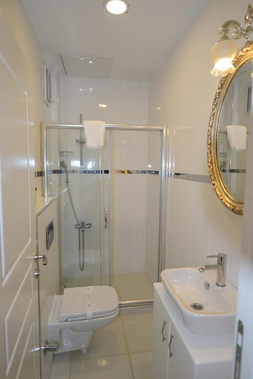 Diamond Royal Hotel - image 3
