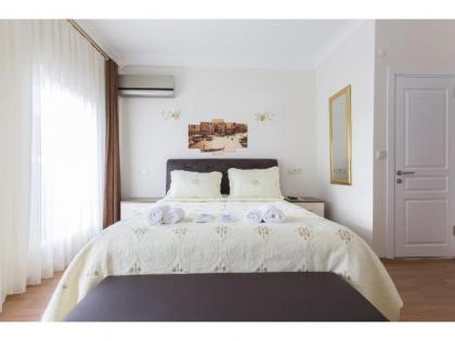 Zendy Suite Hotel - image 8