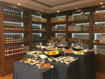 Housez Suites & Apartments Special Class - image 10
