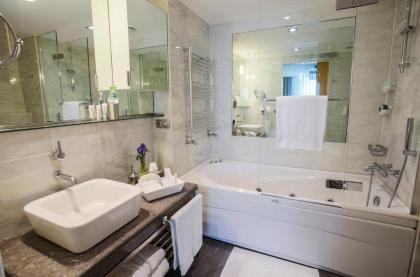 Housez Suites & Apartments Special Class - image 18