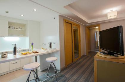 Housez Suites & Apartments Special Class - image 19