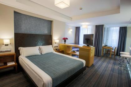 Housez Suites & Apartments Special Class - image 20