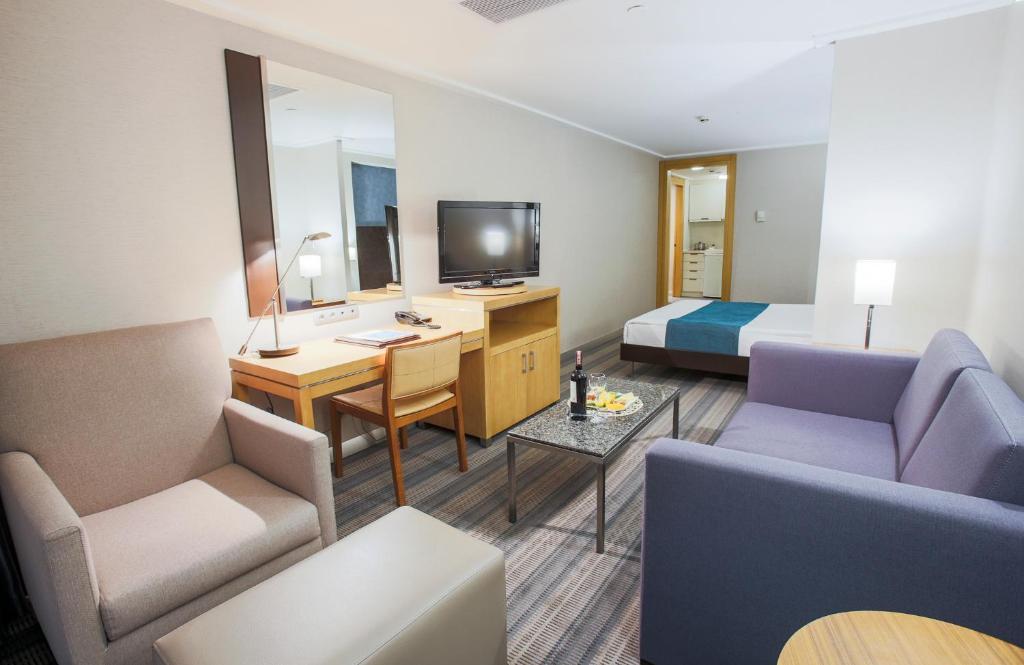Housez Suites & Apartments Special Class - image 4