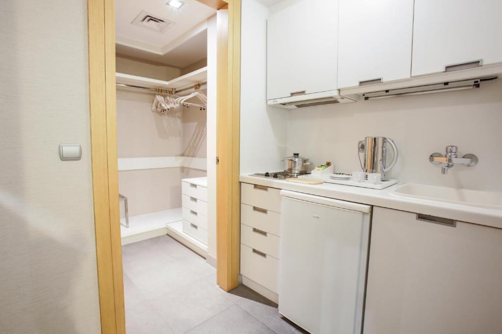 Housez Suites & Apartments Special Class - image 6