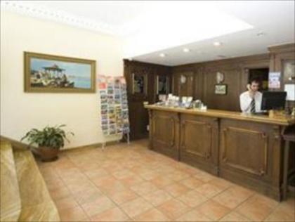Golden Crown Hotel - image 10