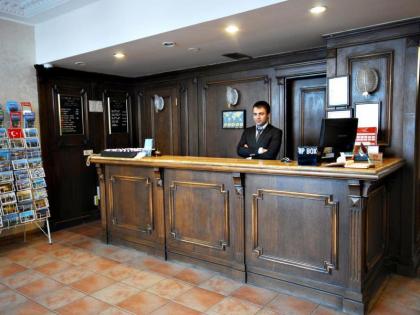 Golden Crown Hotel - image 11