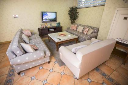 Golden Crown Hotel - image 16