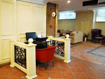 Golden Crown Hotel - image 3