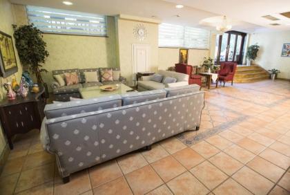 Golden Crown Hotel - image 4