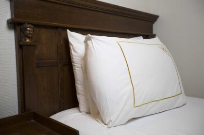 Golden Crown Hotel - image 5