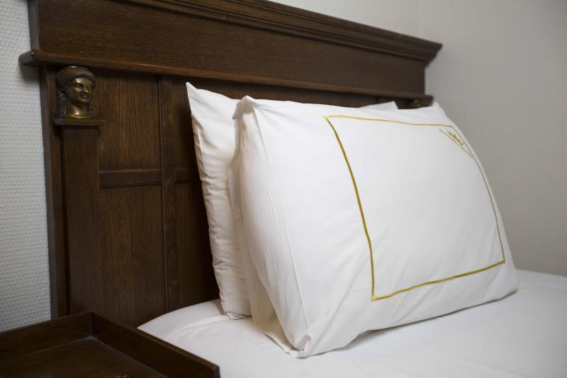 Golden Crown Hotel - image 5