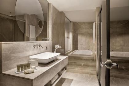 Lazzoni Hotel - image 17