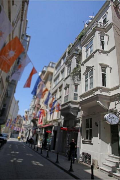 La Pazza Suites - image 2