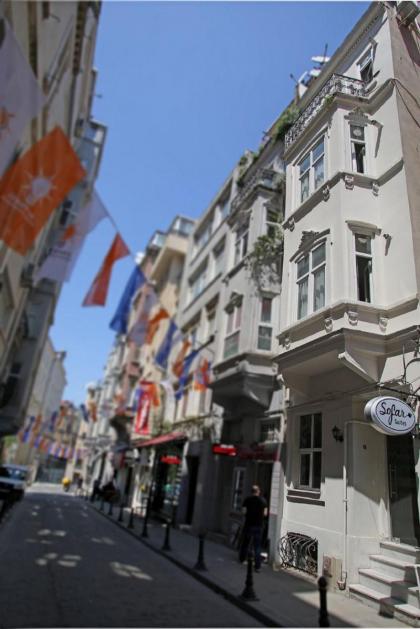 La Pazza Suites - image 8