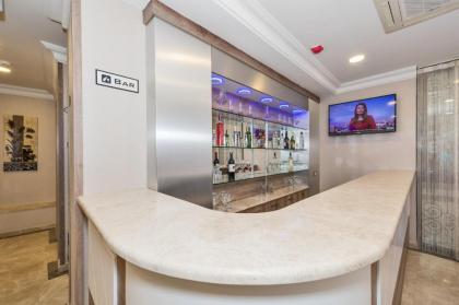 Alphonse Hotel - image 13
