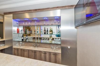 Alphonse Hotel - image 15