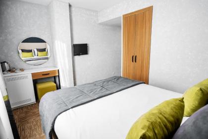 Hotel Carlton - image 12
