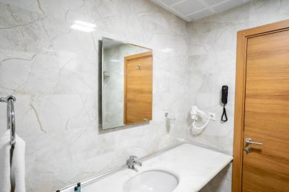 Hotel Carlton - image 14