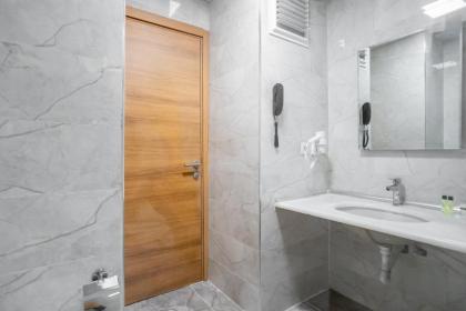 Hotel Carlton - image 17