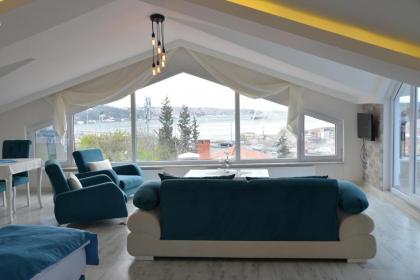 Deep Hotel - image 11