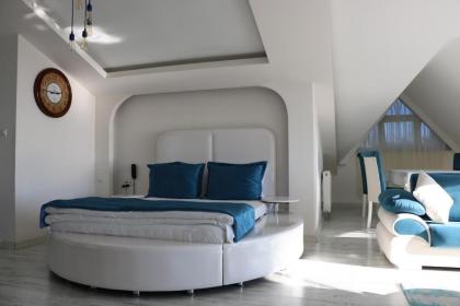 Deep Hotel - image 19
