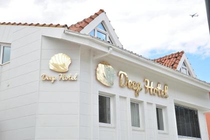 Deep Hotel - image 2