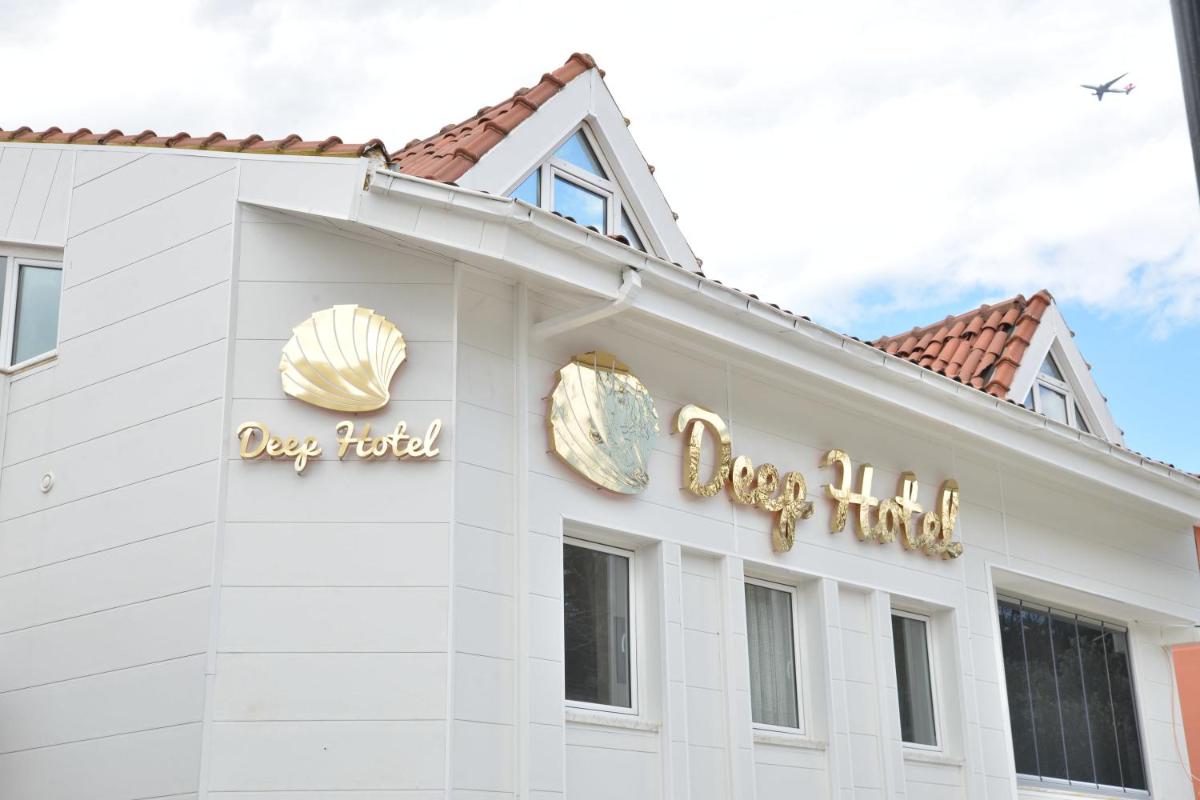 Deep Hotel - image 2