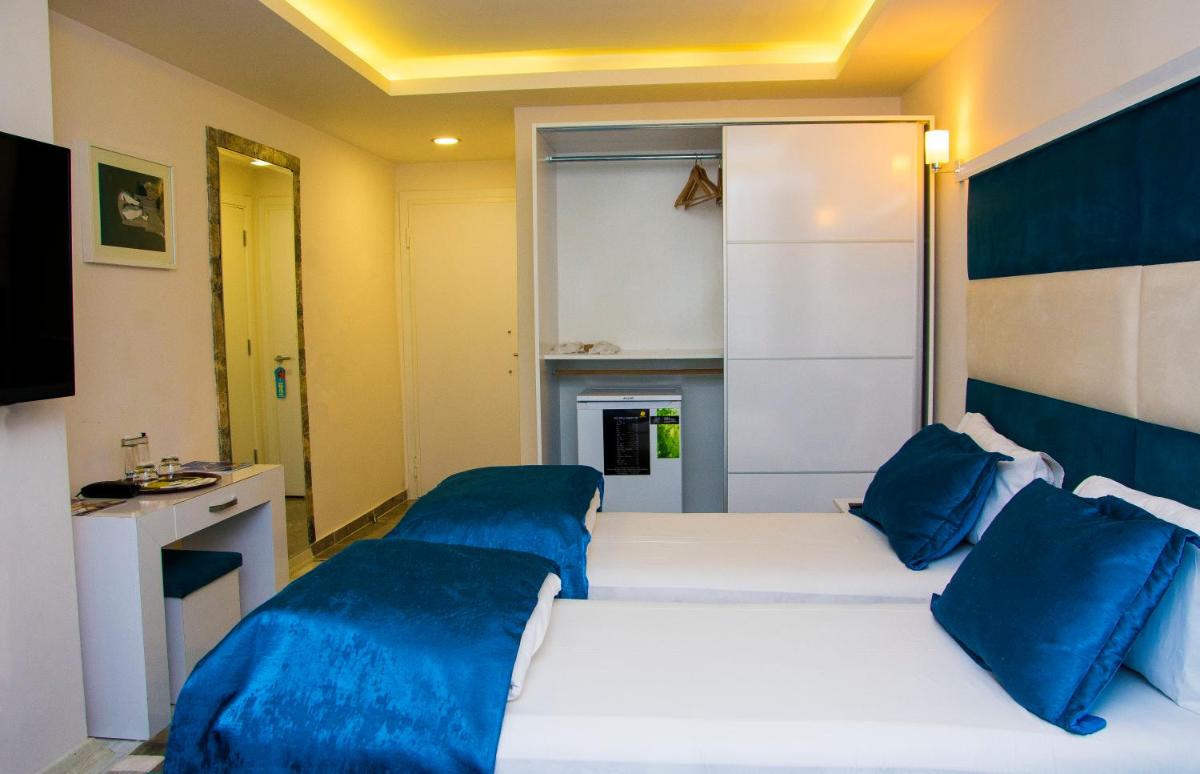 Deep Hotel - image 5