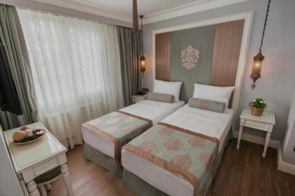 Raymond Blue Hotel - image 11